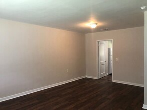 Building Photo - 415-417 Harper Ave