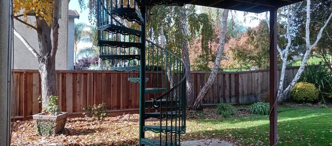 Foto del edificio - Rare Brookside Home With Large Balcony & B...