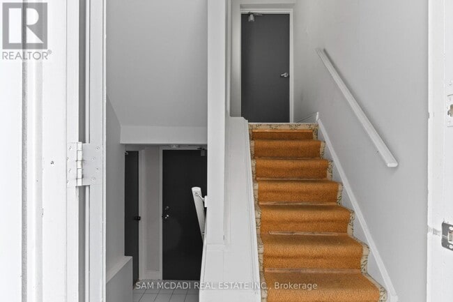 Building Photo - 26 Pine Ave