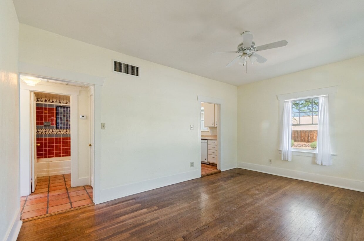 3 Bed 2 bath home PERFECT for U of A Students, Faculty and Staff! - 3 Bed 2 bath home PERFECT for U of A Students, Faculty and Staff!