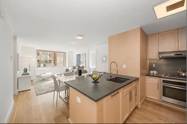 Foto del edificio - 121 E 39th St