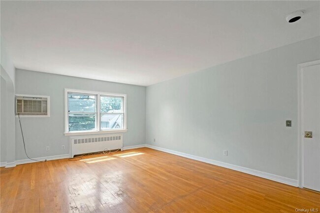 Building Photo - 28 Crestmont Ave