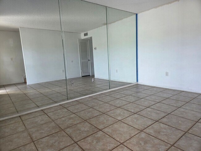 Foto del edificio - NEW PRICE / Summer Lakes-N Tamiami Trail