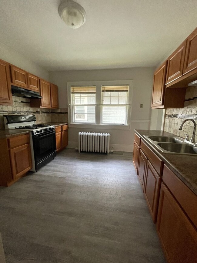 Building Photo - 2934-2936-2936 N Farwell Ave