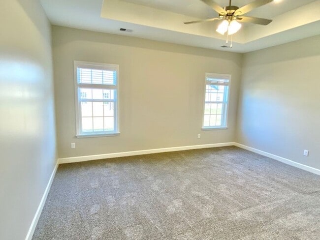 Building Photo - LakesideCv5434