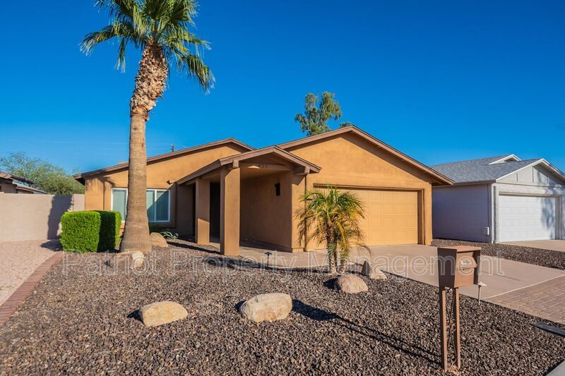 Foto principal - 821 N 87th Pl