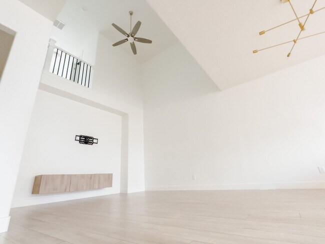 Building Photo - 266 W 590 N