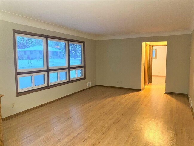 Foto del edificio - 4337 Royce St NE