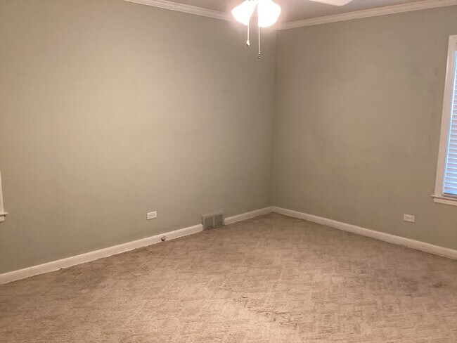 Foto del edificio - 6204 N Troy St