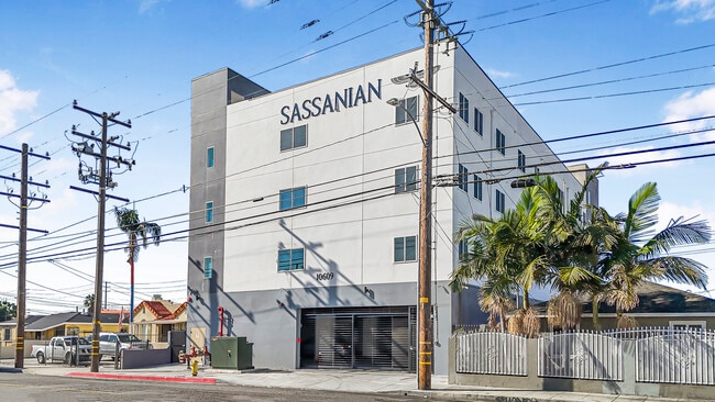 Building Photo - 10609 S Inglewood Ave