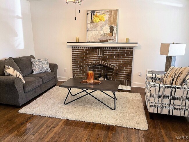 Foto del edificio - 5811 Dewey Ave