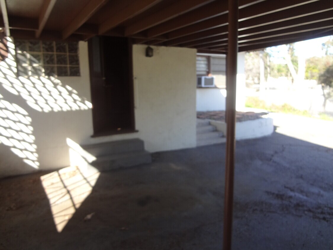 Primary Photo - 4943 Olivewood Ave
