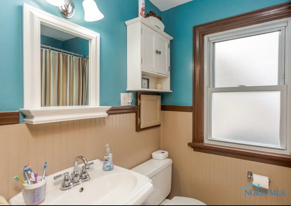 Bathroom - 1256 Craigwood Rd
