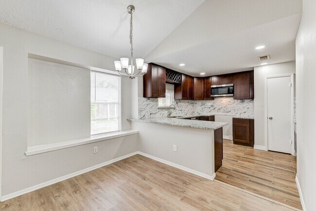 Building Photo - 16506 Quiet Quail Dr