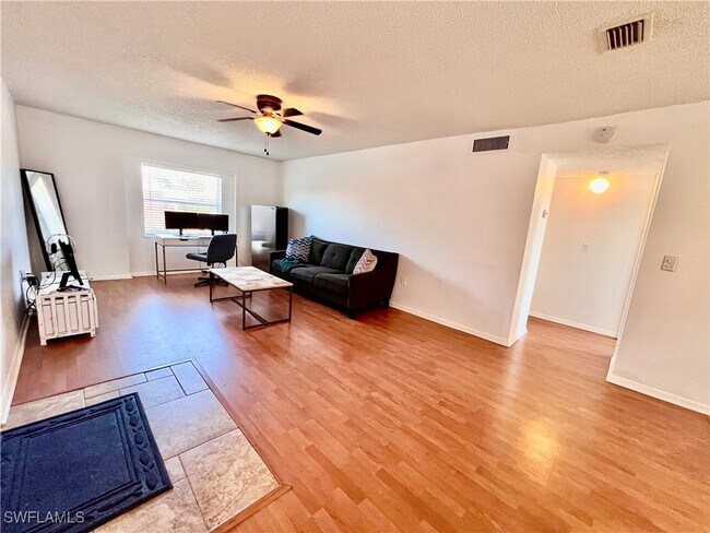 Foto del edificio - 12638 Kenwood Ln