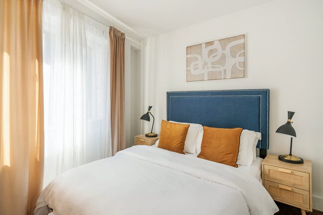 Building Photo - 811 9th Ave