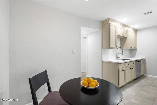 Building Photo - 7430 E Chaparral Rd