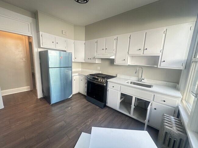Cocina - Gandhi Rental LLC