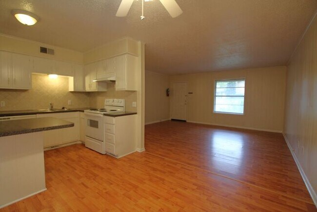 Foto del edificio - 2 Bedroom 1 Bath in Lindale, TX! Available...