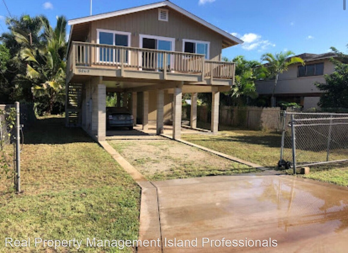2 br, 1.5 bath House 8063 Kekaha rd House Rental in Kekaha, HI