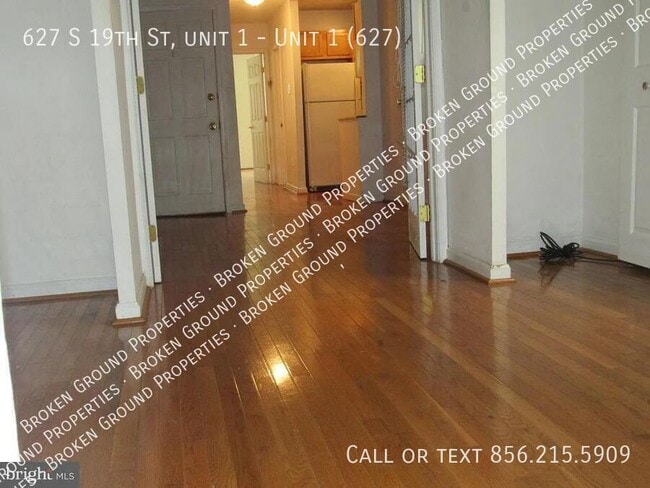 Building Photo - 627 S 19th St