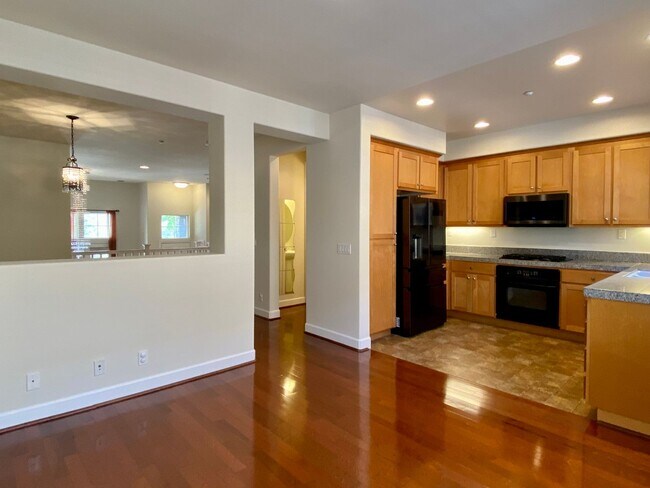 Foto del edificio - Beautiful 3 Bedroom 2.5 Bath Sunnyvale Vil...