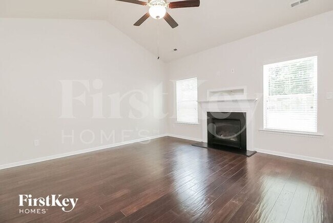 Building Photo - 1005 Lakemont Dr