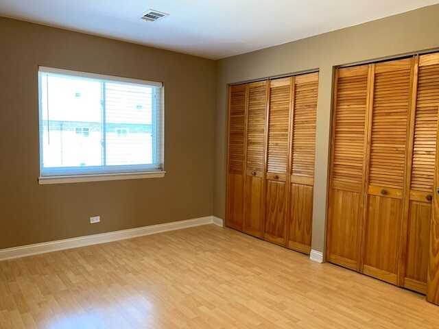 Building Photo - 9463 Bay Colony Dr