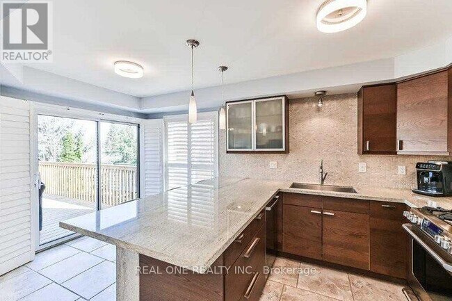 Photo du bâtiment - 2380 Guildstone Crescent
