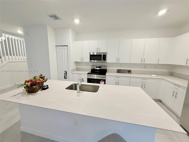 Foto del edificio - 2760 SE 23rd Ave