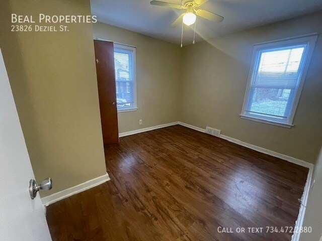 Foto del edificio - 23826 Deziel St