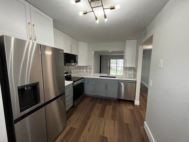 Kitchen - 1251 SW 125th Ave