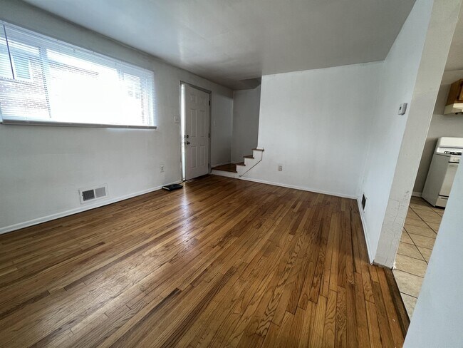 Building Photo - 448 Brierly Ln
