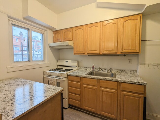 Kitchen - 14814 60th Ave