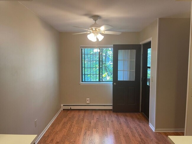 Building Photo - 32 Rollingwood Dr