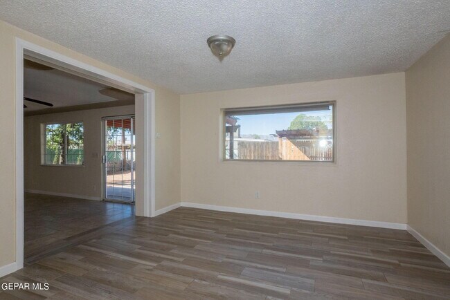 Building Photo - 9309 Montgomery Dr