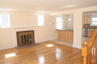 Building Photo - 15 Rockland St