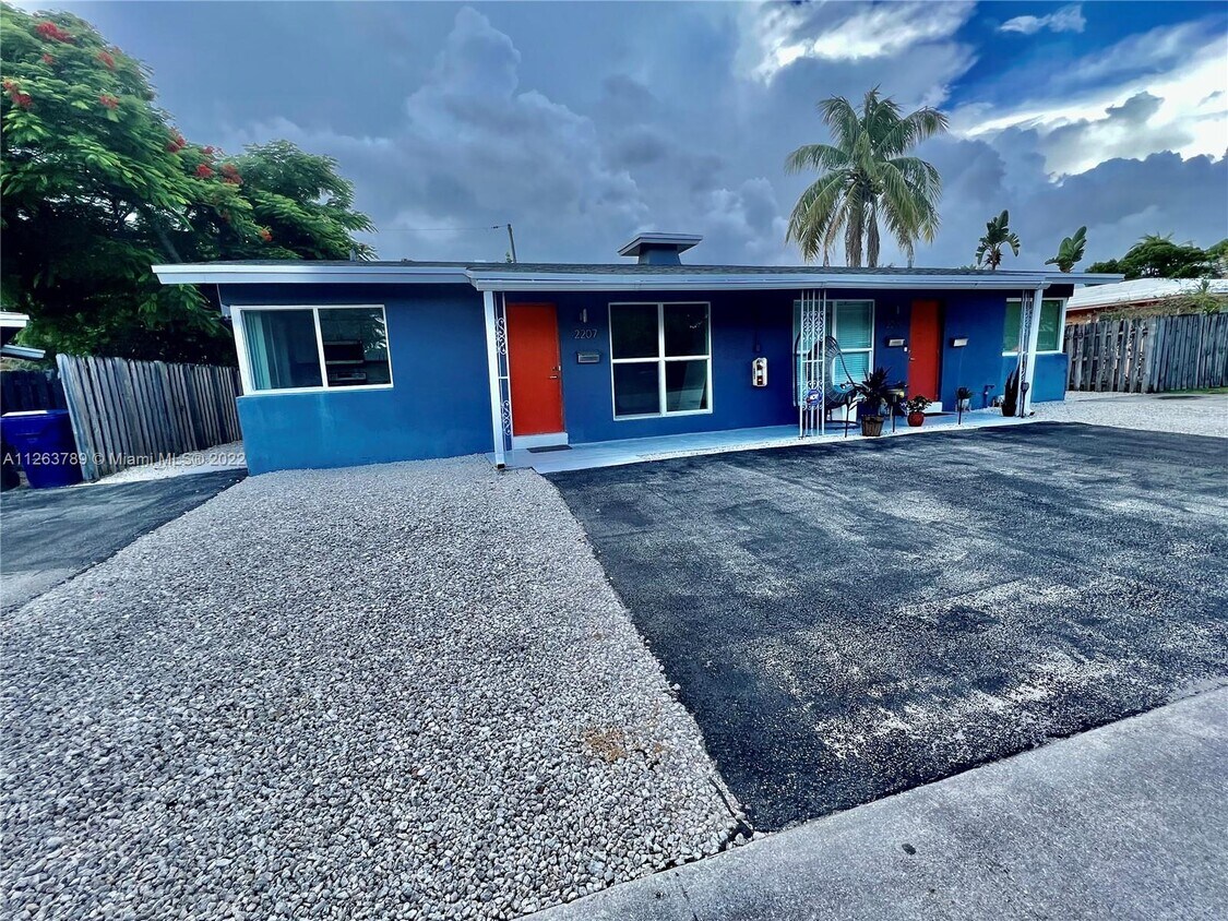 Primary Photo - 2209 NE 15th Ave
