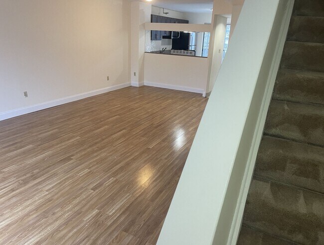 Foto del edificio - 2-bed & 1.5 bath Townhouse with AC & Parking in Boston Landing  Family + Pet Friendly