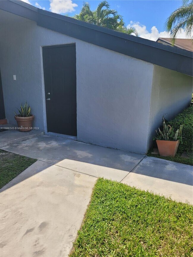 Building Photo - 12874 SW 119th Terrace