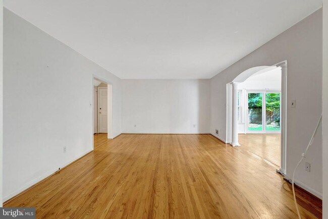 Building Photo - 8916 Braeburn Dr