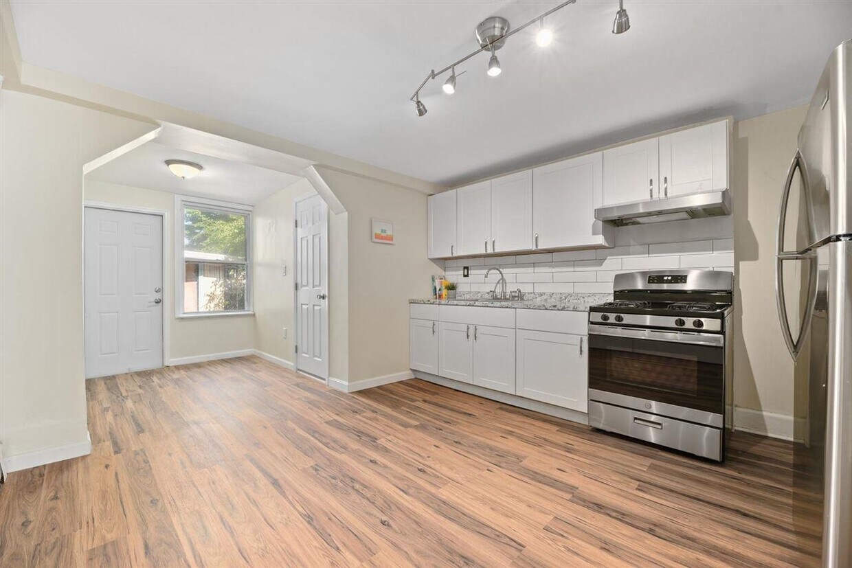 Primary Photo - 21 Wallis Ave
