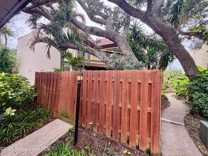 Building Photo - 8789 Live Oak Ct