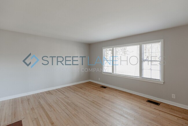 Building Photo - Charming 4 Bedroom in Birmingham!