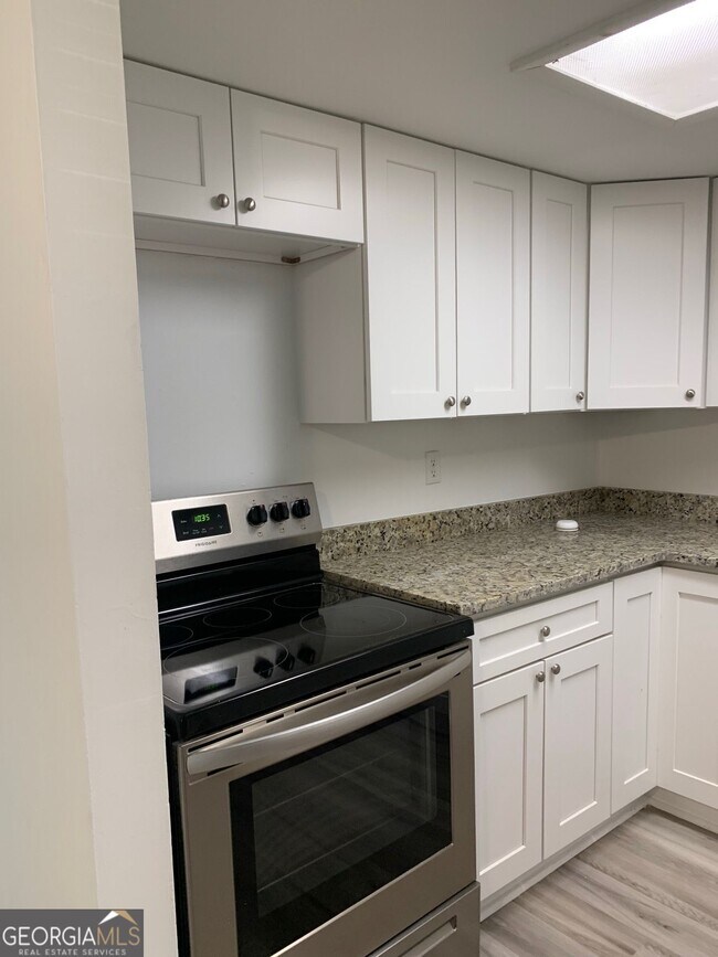 Foto del edificio - 695 Douglas Dr