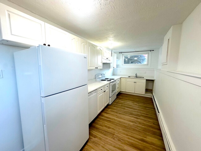 Building Photo - 37B Moore Street, Kitimat, BC, Canada