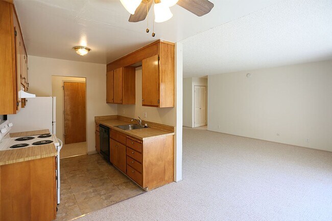 Foto del edificio - OPEN HOUSE: Sunday (8/10) 12:00pm-12:30pm....