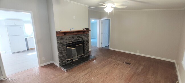 Foto del edificio - 6 Hickory Hill Rd