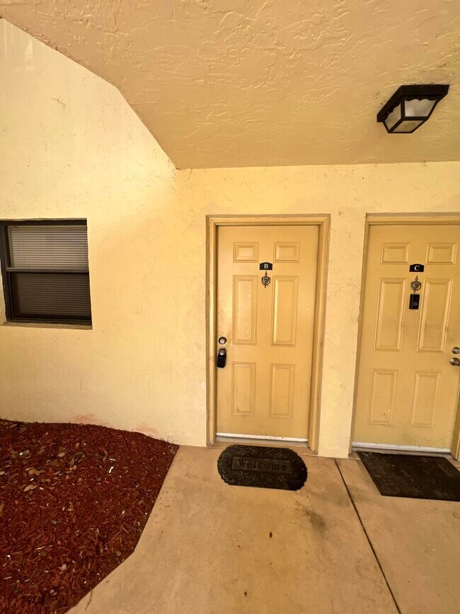 Building Photo - 1455 Lake Crystal Dr
