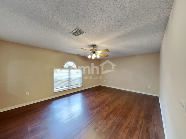 Building Photo - 10114 Maronda Dr